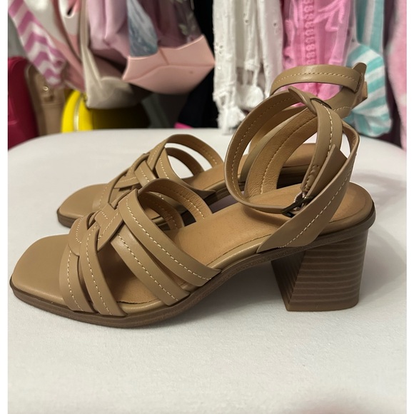 Frye and Co. Soft Nude Tan Strappy Chunky Heel Sandals Size 6 - Picture 6 of 9